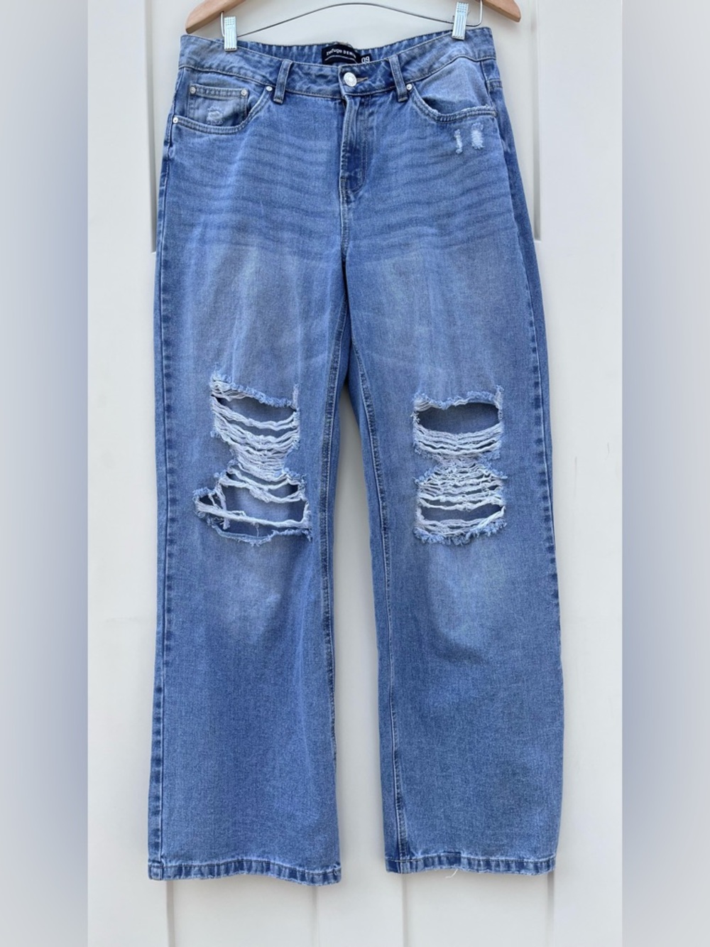refuge Women's Straight Leg Distressed Blue Jeans
